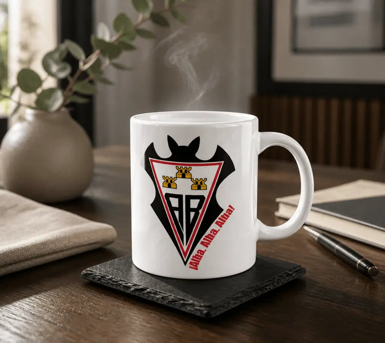 Taza del Albacete Balompié con diseño premium, ideal para un aficionado albacetista disfrutando su bebida.